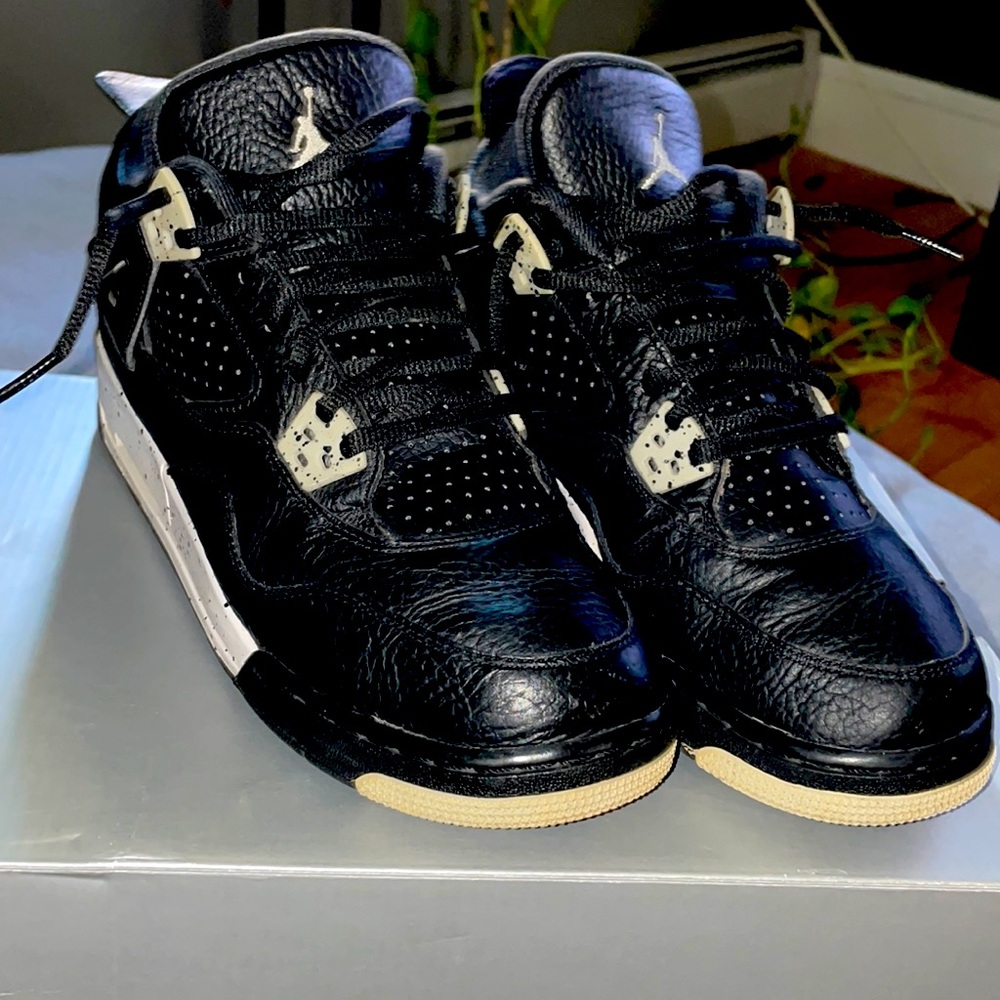 Jordan 4 black Oreo size 7 on sale for a limited time‼️‼️‼️‼️